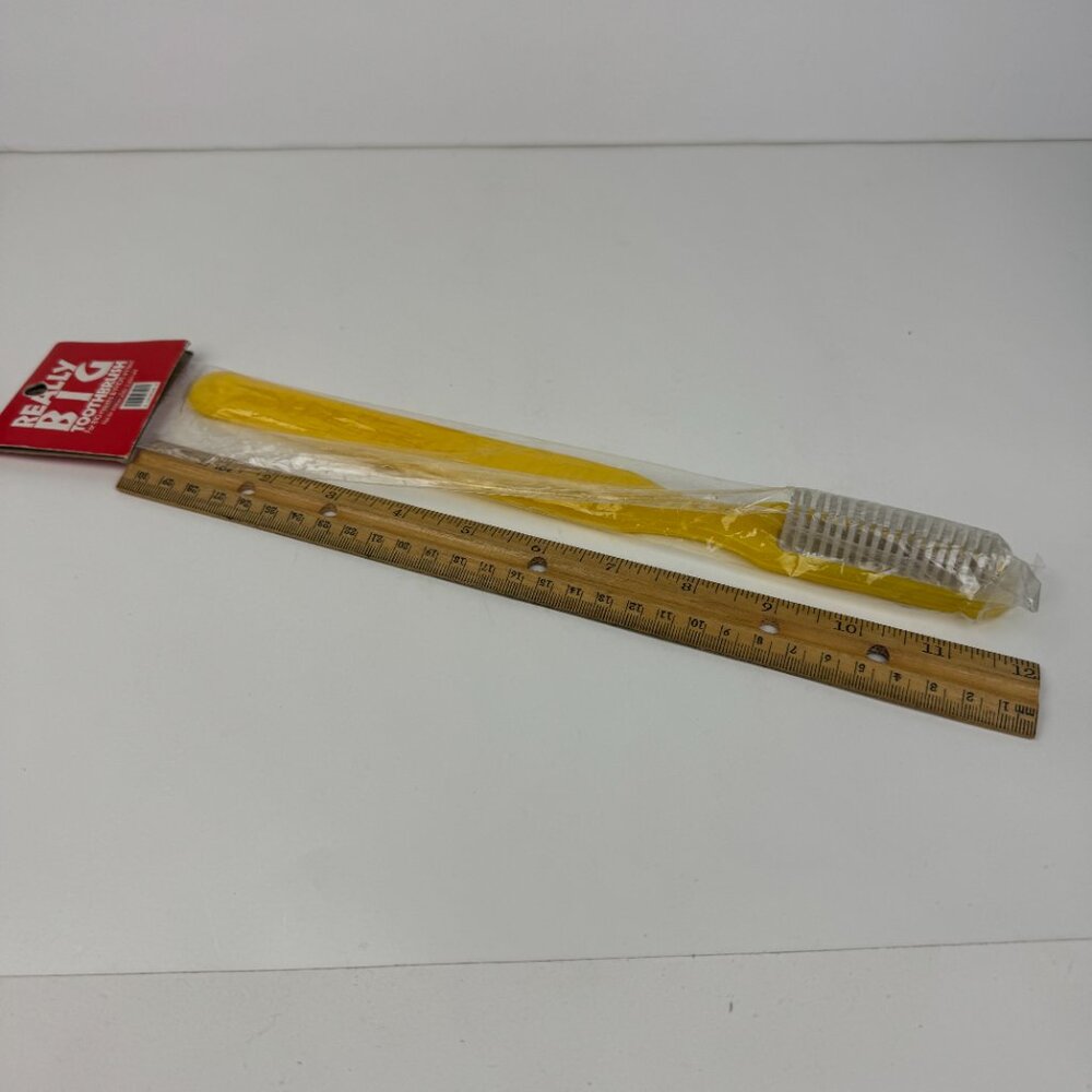 Vtg Sealed Really Big Jumbo Toothbrush Yellow Funny Gag Gift Alfred E Knobler